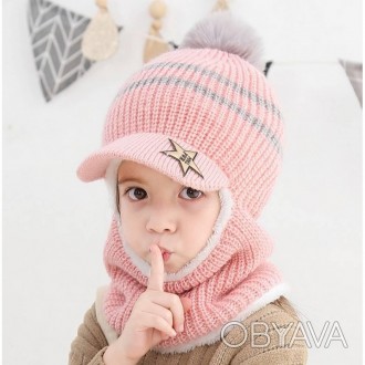 Очень симпатичная и теплая шапка-шлем для девочки 2-5 лет с козырьком и бубоном . . фото 1