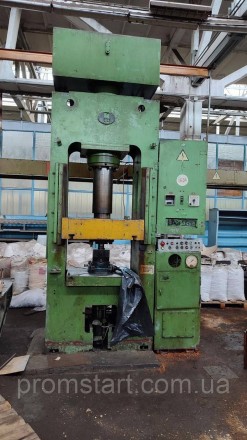 Д2432 - Пресс гідравлічний для виготовлення пластмаси, спробою 160т. Київ. фото 1