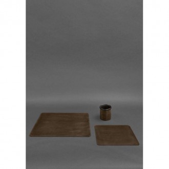 Кожаный настольный набор состоит из трех предметов: коврик под ноутбук, подкладк. . фото 3