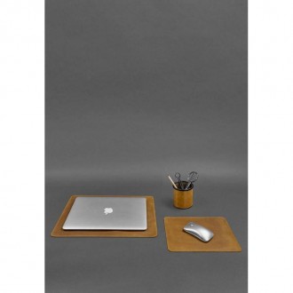 Кожаный настольный набор состоит из трех предметов: коврик под ноутбук, подкладк. . фото 2