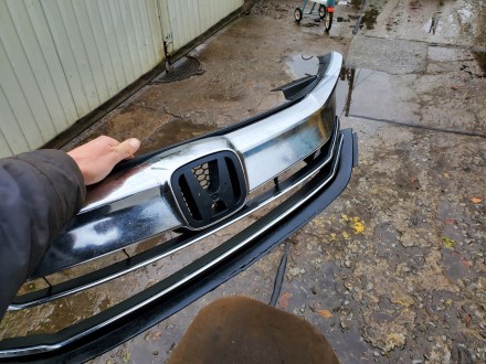 Продам Решотка радиатора гриль Honda Accord 2016-17Г под ремонт оригинал оригина. . фото 9