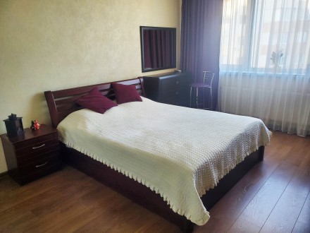 Посуточно однокомнатная квартира Бровары, ЖК Купава, улица Симоненка. Бровары. фото 1