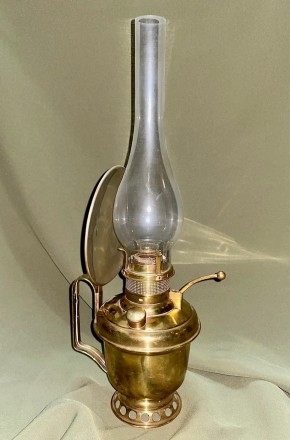 Настенная -настольная керосиновая лампа.
 Первая половина прошлого века.
 Комп. . фото 2