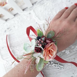 Эта изысканная бутоньерка на руку для свидетельницы, выполненная в роскошной цве. . фото 4