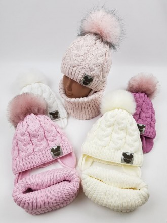 Дитячі польські зимові в'язані шапки на флісі з завязками і помпоном оптом для д. . фото 2