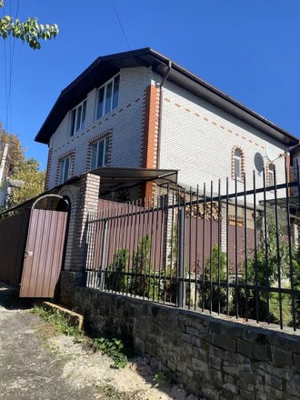Без % продам дом трехэтажный в с.Гатное. Общая площадь 195 кВ .м. Есть баня.. Гатне. фото 1 Без % продам дом трехэтажный в с.Гатное. Общая площадь 195 кВ .м. Есть баня.. Гатне. фото 1
