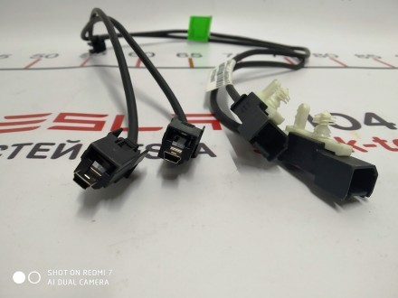 Кабель USB монитора (комплект 2 шнура) Tesla model S, model S REST 1004815-08-B
. . фото 4