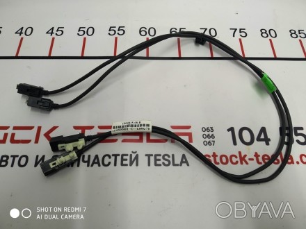Кабель USB монитора (комплект 2 шнура) Tesla model S, model S REST 1004815-08-B
. . фото 1