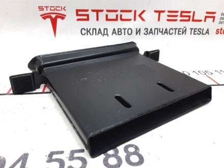 Кронштейн крепления тормозного шланга заднего левого Tesla model X 1088734-00-Z
. . фото 3