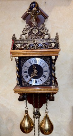 Декоративные настенные часы с маятником и гирями, Голландия. Подражание средневе. . фото 2