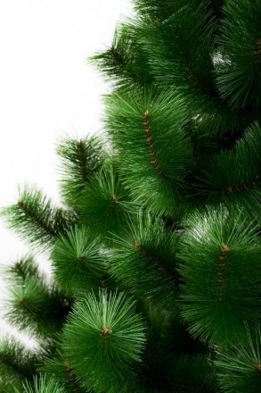 Искусственная елка, сосна, а также гирлянда или венок могут стать хорошей покупк. . фото 3