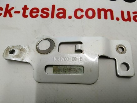 Кронштейн крепления пластика подкапотного левого Tesla model X 1061700-S0-B
Дос. . фото 3
