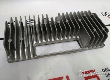 Радиатор охлаждения металлический платы усиления звука MCU Tesla model S 1000322. . фото 1