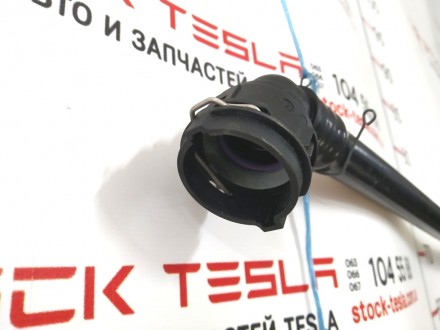 Патрубок системы охлаждения основной батареи (RWD) Tesla model 3 1077593-00-D
Д. . фото 4