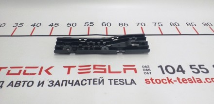 Кронштейн крепления дренажной трубки левая сторона Tesla model S, model S REST 1. . фото 2