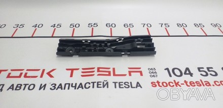 Кронштейн крепления дренажной трубки левая сторона Tesla model S, model S REST 1. . фото 1