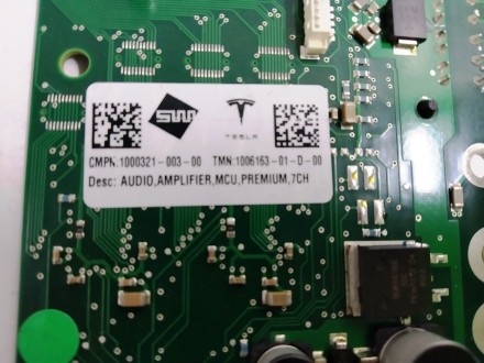Плата усиления звука MCU Premium Tesla model S 1006163-01-D-00, 1000321-004-00
. . фото 3