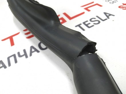Уплотнитель проема левой передней двери с повреждением Tesla model S, model S RE. . фото 3