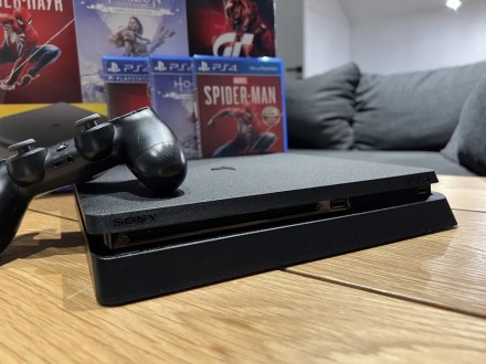 Комплект:
- Sony PlayStation 4 Slim
- DualShock 4
- кабель живлення
- кабель. . фото 4