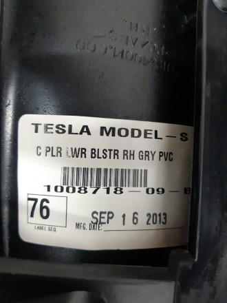Облицовка стойки C нижняя правая PVC GREY с повреждением Tesla model S 1008334-0. . фото 6