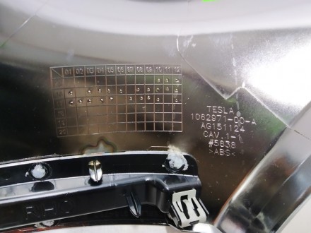 Накладка хром 2-го ряда сидений правая наружная Tesla model X 1062971-00-B
Дост. . фото 5