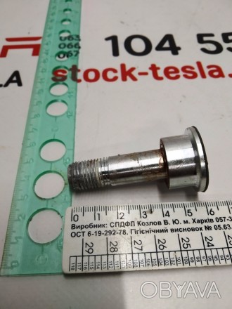 Болт (втулка)  крепления корпуса металлического высоковольтной батареи Tesla mod. . фото 1