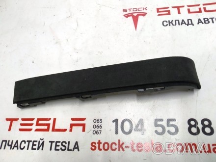 Облицовка двери задней левой задняя верхняя ULTRASUEDE BLK Tesla model X 1055012. . фото 1