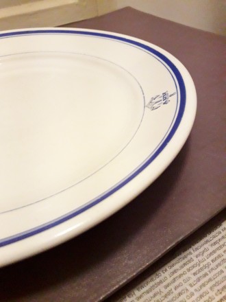 Очень редкая обеденная тарелка.

Настоящий фирменный фарфор Дулево, Подмосковь. . фото 3