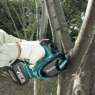 Ланцюгова пилка Makita DUC 122 Z допоможе швидко розпиляти дерево. Працює на літ. . фото 4