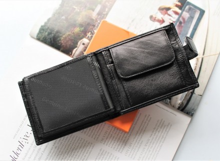 
 
 Кожаный мужской кошелек
Одно отделение для купюр, карман для мелочи на кнопк. . фото 9