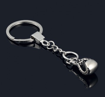 Оригінальний цинковий брелок для ключів у формі боксерської рукавички.
	Матеріал. . фото 3