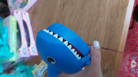Детская игрушка "Акула-кусачка" 
Гра "Акула-кусючка" в коробці . . фото 4
