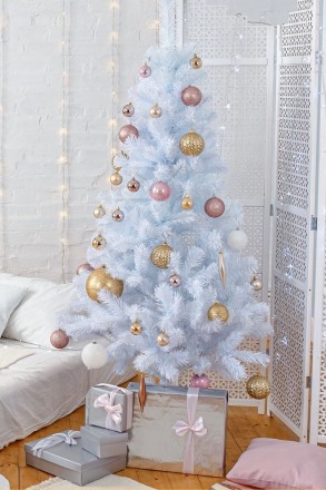 
Новогодняя елка — незаменимый атрибут в каждом доме в канун Новогодних и Рождес. . фото 3