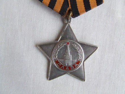 Орден Солдатской Славы 3 ст. № 518 090 награждения 1980 г в родной патине .
Все. . фото 3