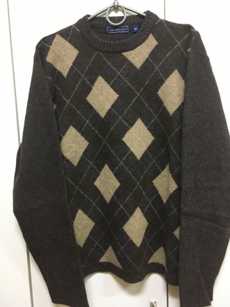 Качественный , фирменный, шерстяной свитер .Основной цвкт темно коричневый . Спе. . фото 2
