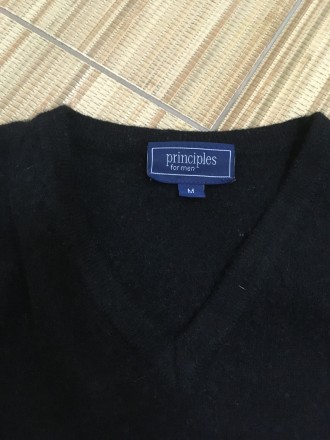 Мужской теплый пуловер principles  .Основной цвет черный. Спереди рисунок в разн. . фото 5