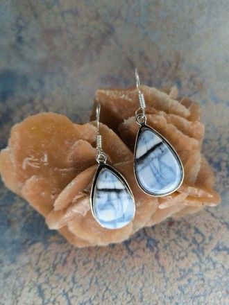 Пропонуємо Вам придбати сережки з натуральним каменем опал овайхі.
	
	
	
	Виробн. . фото 6