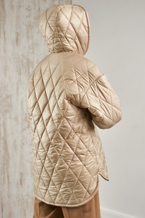 Жіноча куртка Stimma Сатінія. Це стильна куртка з плащової тканини стане чудовою. . фото 3