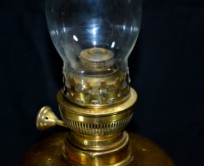Настольная керосиновая лампа с абажуром.
 Высота 65 см.. . фото 6