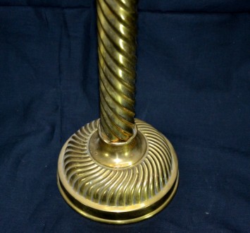 Настольная керосиновая лампа с абажуром.
 Высота 65 см.. . фото 8
