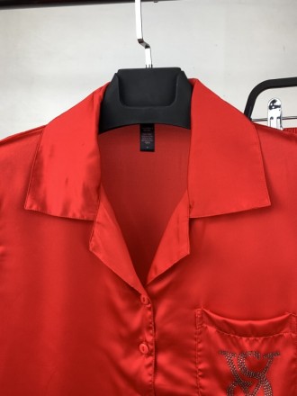 
 
 Пижама Louis Vuitton 2в1 
Рубашка+шорты
Материал : Сатин
Размеры : M, L, XL
. . фото 3