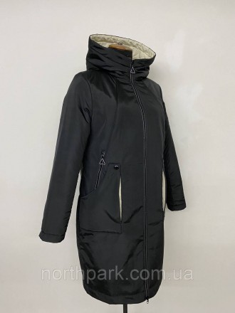 Стильна жіноча куртка-парка з капюшоном у чорному кольорі з контрастними елемент. . фото 5