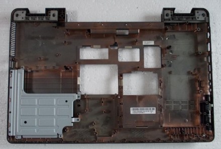 Нижня частина корпуса (піддон) з ноутбука ASUS X72D 13N0-JWA0201 13GNZW1AP040-1
. . фото 3