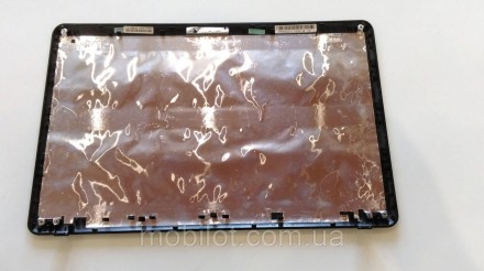 Часть корпуса крышка матрицы к ноутбуку Toshiba C660. Есть повреждения и следы о. . фото 4