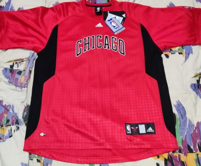 Баскетбольная футболка, джерси Adidas NBA Chicago Bulls, размер-М, длина-77см, п. . фото 2