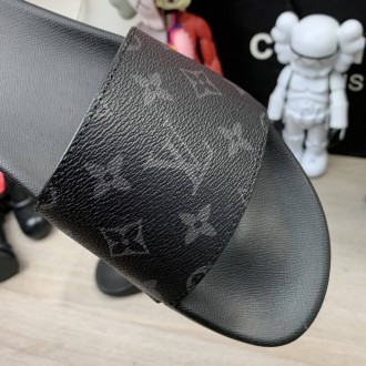 
 
 Стильные шлёпанцы Louis Vuitton из кожи украшены фирменной эмблемой. Актуаль. . фото 7