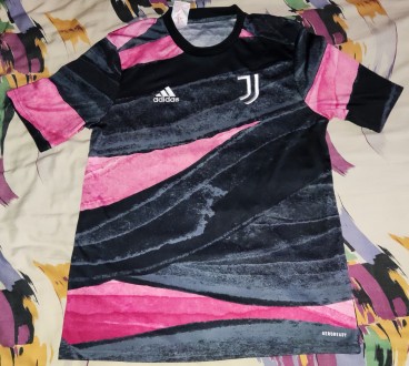 Футболка Adidas FC Juventus, размер-S, длина-65см, под мышками-47см, новое состо. . фото 2