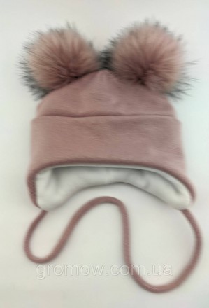 
Тёплая вязаная детская шапка на завязках. Очень приятная, мягкая и тёплая ткань. . фото 3