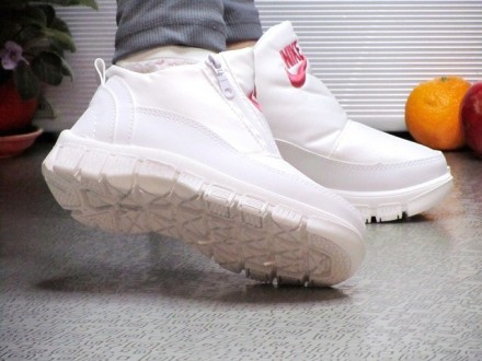 
Женские белые короткие Дутики Nike зимние
р.36
Маломерят на 1 размер
36-23 см
О. . фото 11