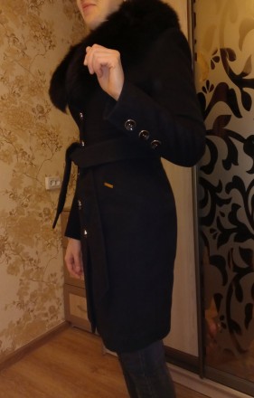 Жіноче зимове (осіннє) пальто чорного кольору зі з;ємним хутряним коміром та поя. . фото 7